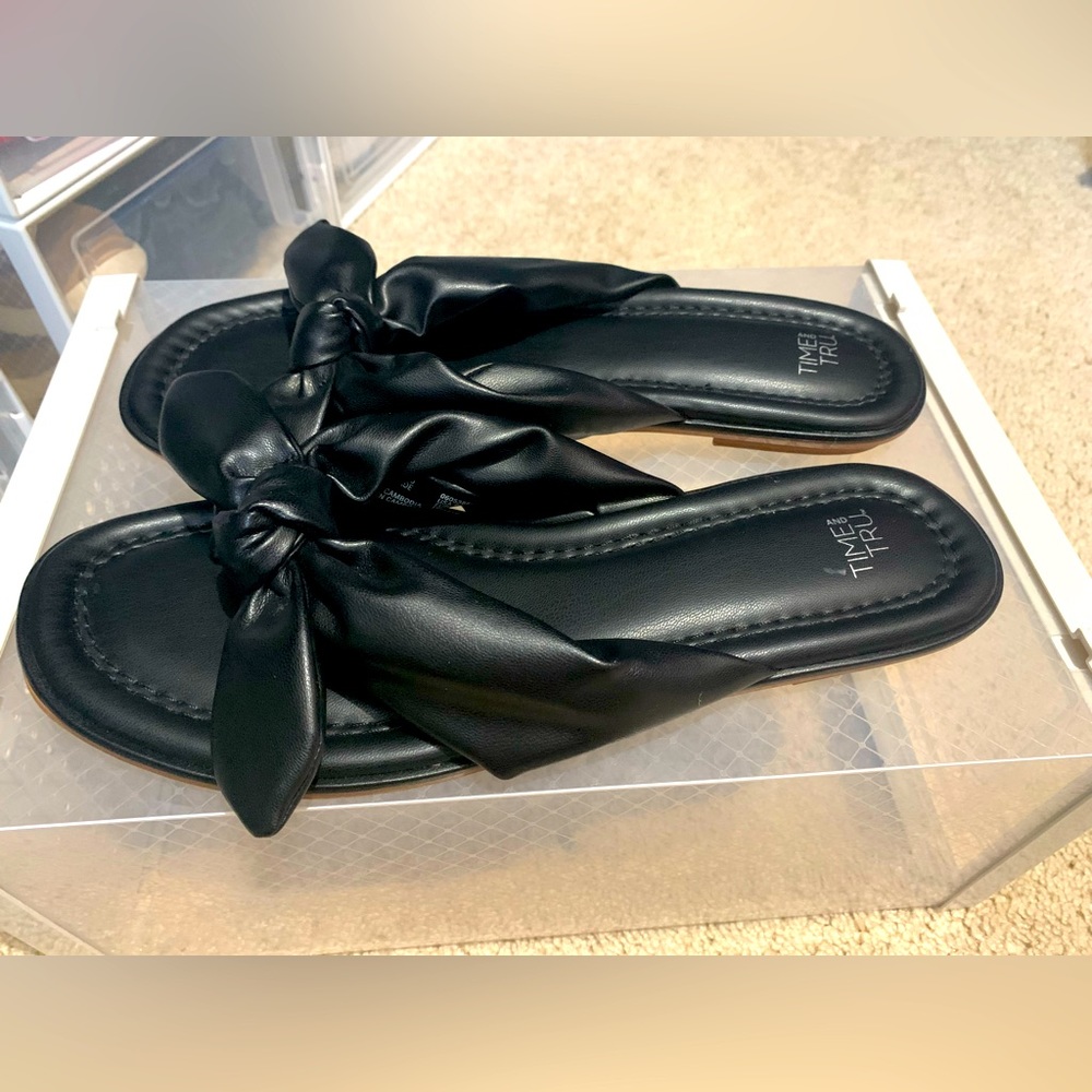 Time & Tru black sandals